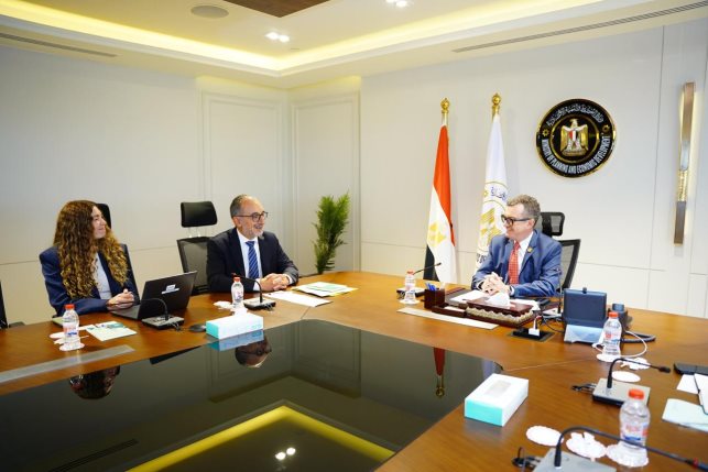Minister of Planning and Economic Development Ahmed Rostom and Ary Naïm, IFC Regional Director for North Africa and the Horn of Africa.